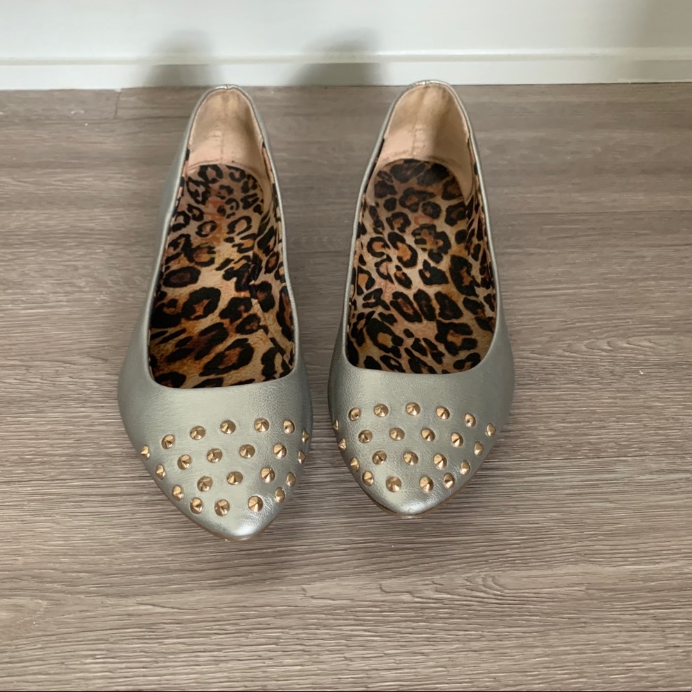 Silver pointed toe studded flats report